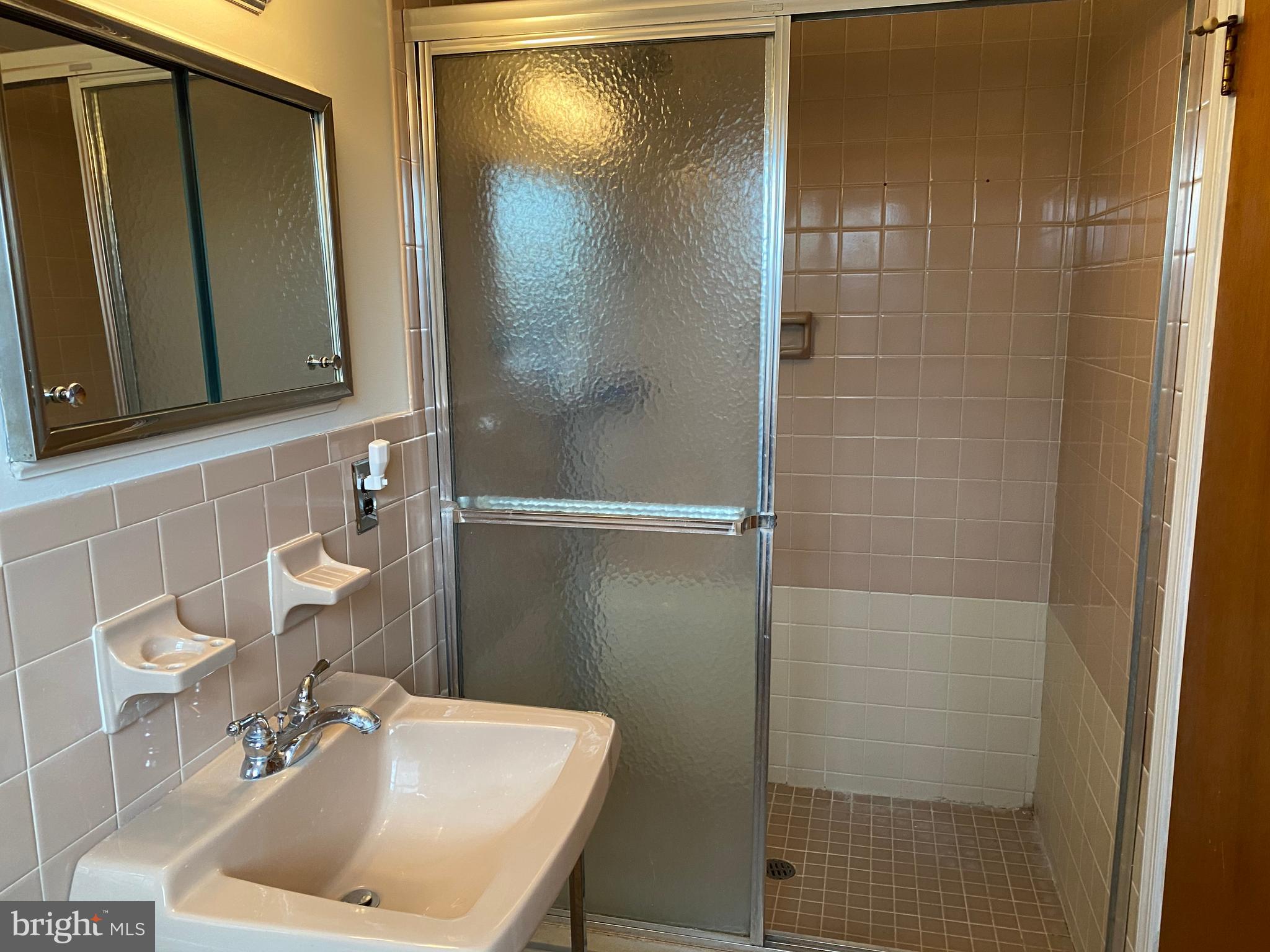 899 Cloverly Road Berwyn, PA 19312 - Photo 22 of 34 Master Bath