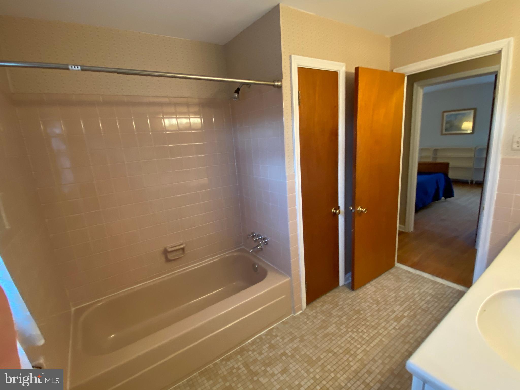 899 Cloverly Road Berwyn, PA 19312 - Photo 27 of 34 Hall bath toward hall