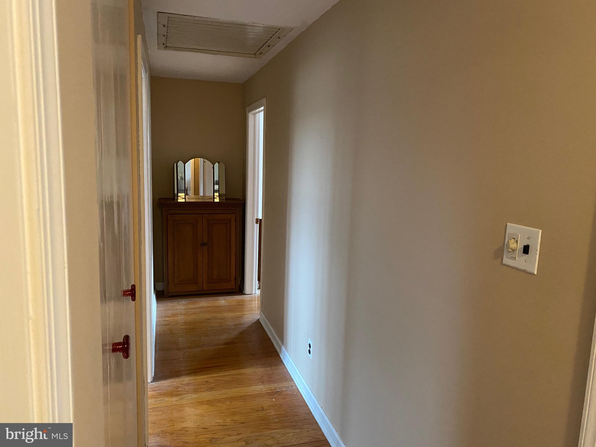 899 Cloverly Road Berwyn, PA 19312 - Photo 29 of 34 Upstairs hall