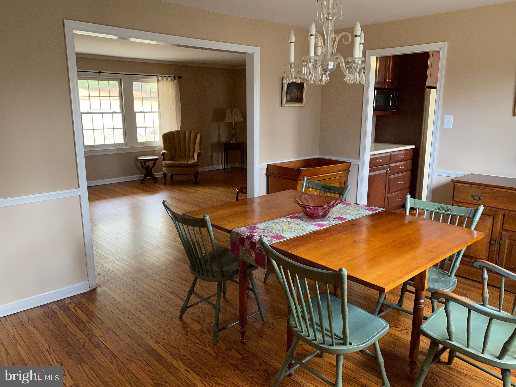 899 Cloverly Road Berwyn, PA 19312 - Photo 7 of 34 Wide shot fr corner of Din Rm