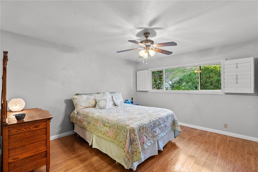 19547 Brendle Way Newhall, CA 91321 - Photo 12 of 30 Primary Bedroom