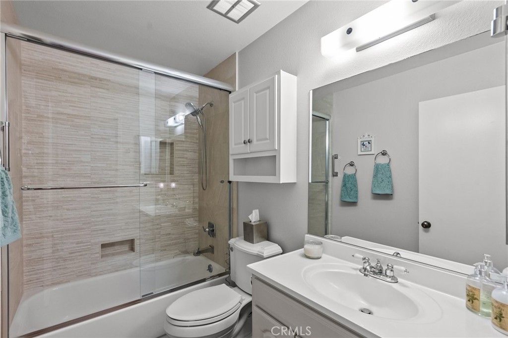 19547 Brendle Way Newhall, CA 91321 - Photo 16 of 30 Hall Bathroom