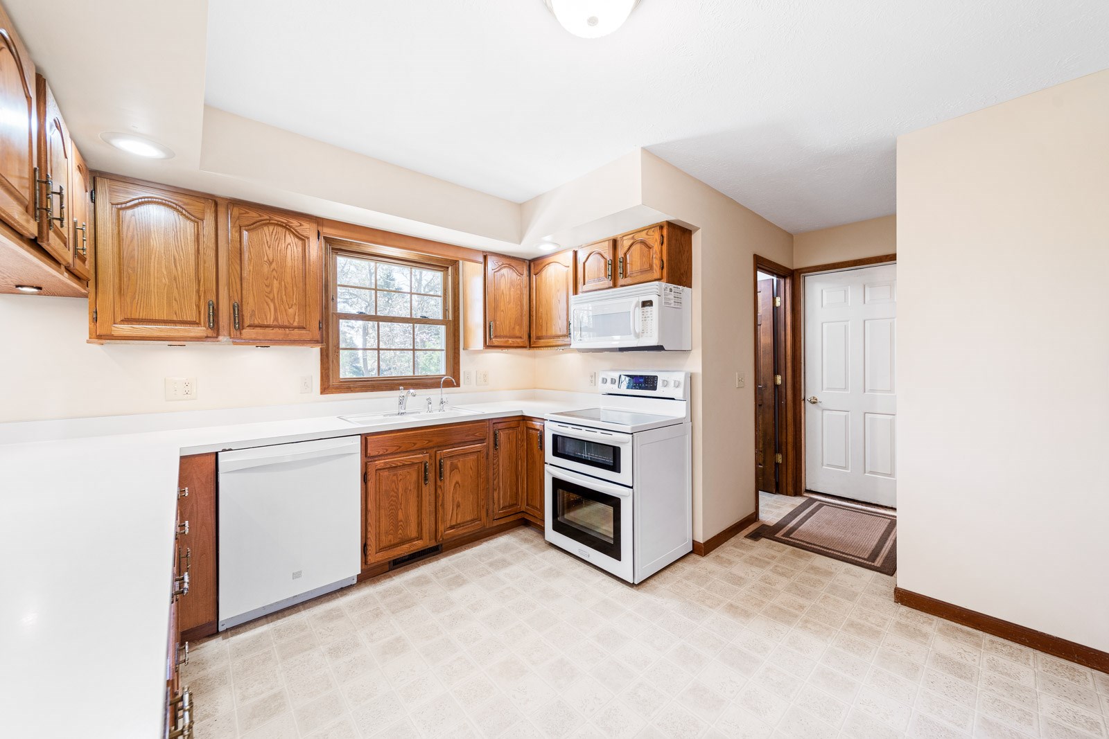 15262 Hunting Ridge Trail Granger, IN 46530 - Photo 18 of 32 Gallery Image 18