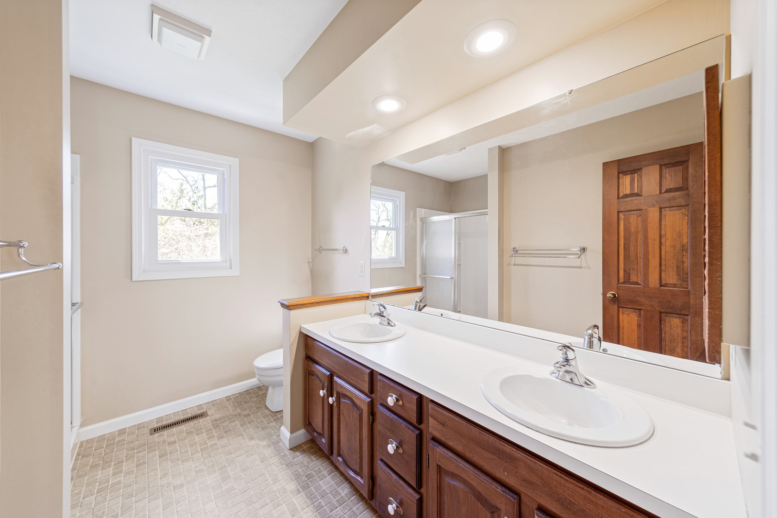 15262 Hunting Ridge Trail Granger, IN 46530 - Photo 8 of 32 Gallery Image 8