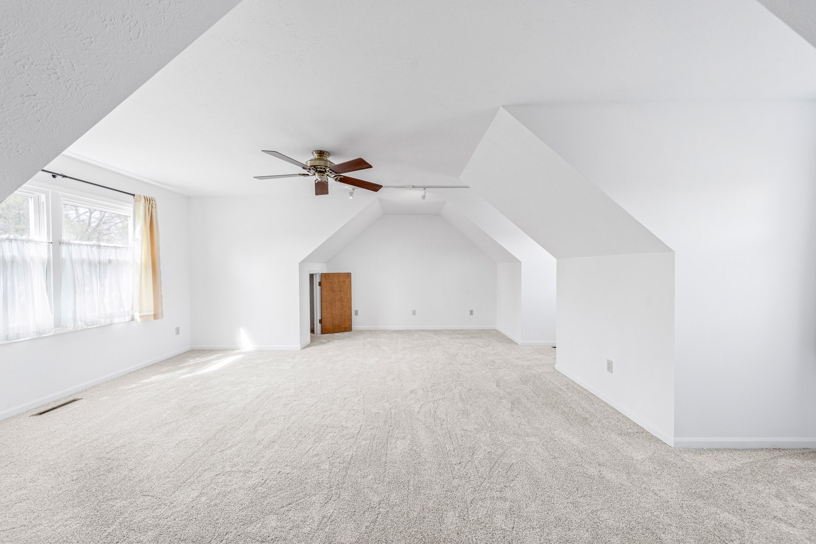15262 Hunting Ridge Trail Granger, IN 46530 - Photo 9 of 32 Gallery Image 9