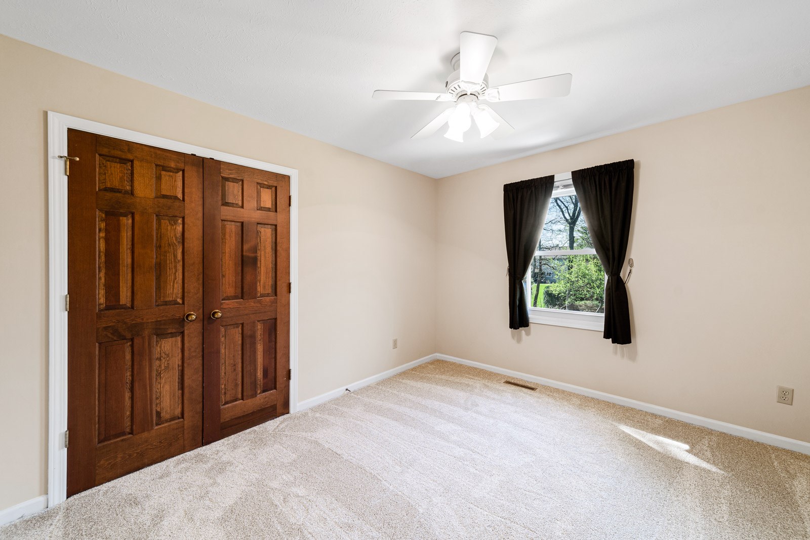 15262 Hunting Ridge Trail Granger, IN 46530 - Photo 10 of 32 Gallery Image 10