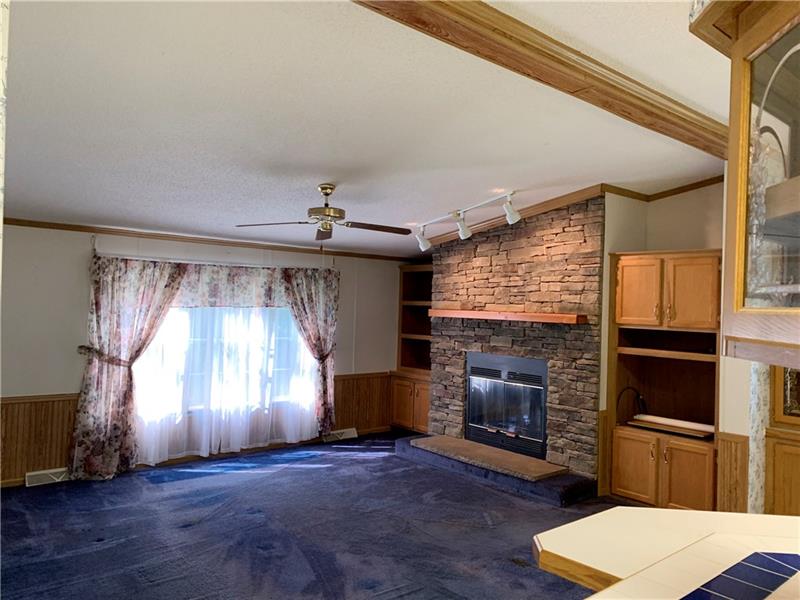 634 Gardner Center Road New Castle, PA 16101 - Photo 3 of 24