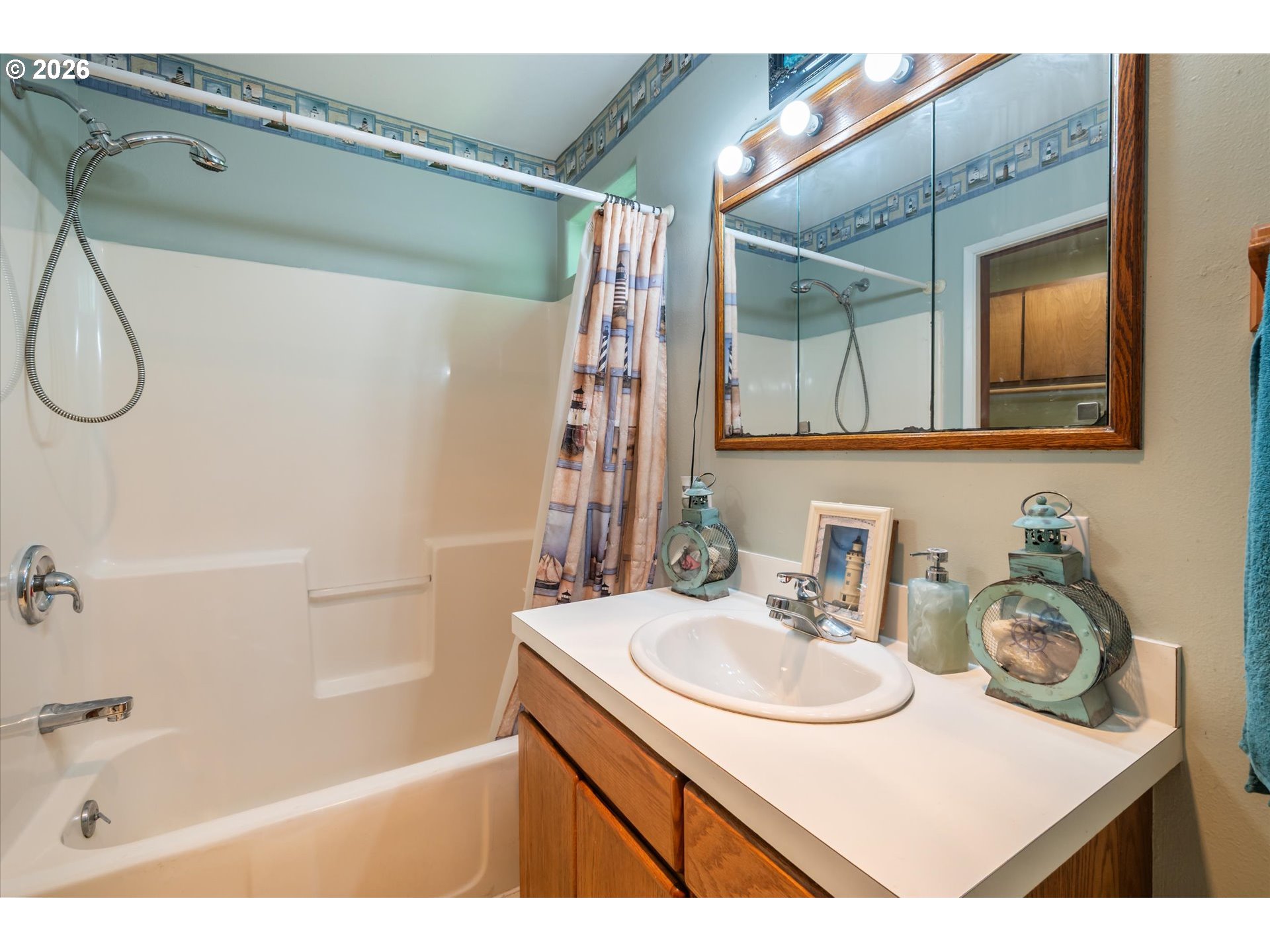 1750 Lincoln Road Coos Bay, OR 97420 - Photo 45 of 48 Bathroom