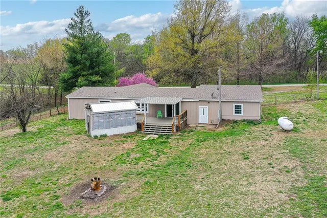 $379,000 | 34530 255th Street, Easton, KS 66020