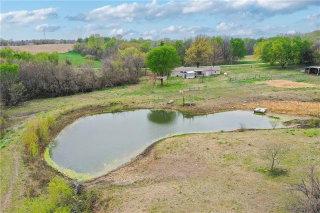 $379,000 | 34530 255th Street, Easton, KS 66020