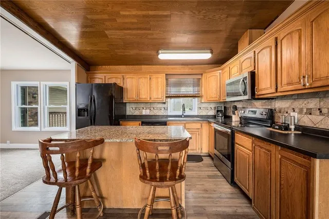 $379,000 | 34530 255th Street, Easton, KS 66020