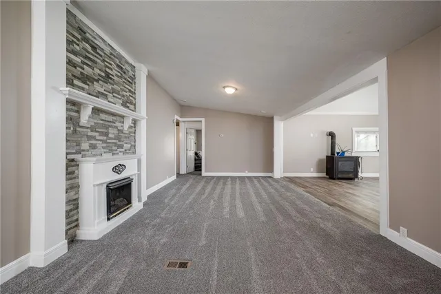 $379,000 | 34530 255th Street, Easton, KS 66020