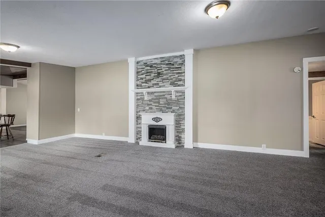 $379,000 | 34530 255th Street, Easton, KS 66020