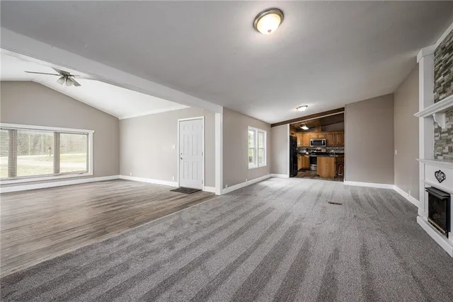 $379,000 | 34530 255th Street, Easton, KS 66020