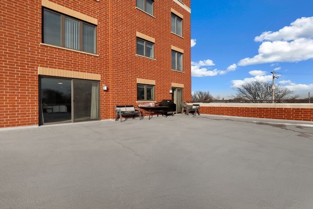 225 Main Street, Unit 214 Roselle, IL 60172 - Photo 24 of 27 a view of a house with a patio