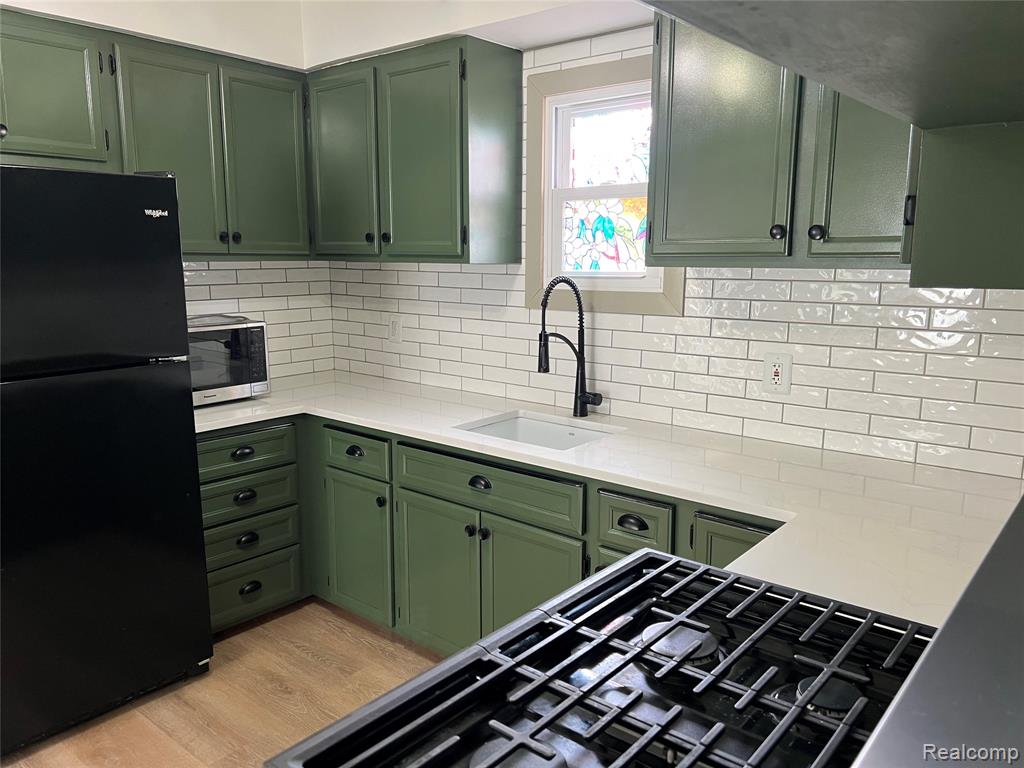 7352 Dale Center Line, MI 48015 - Photo 8 of 23