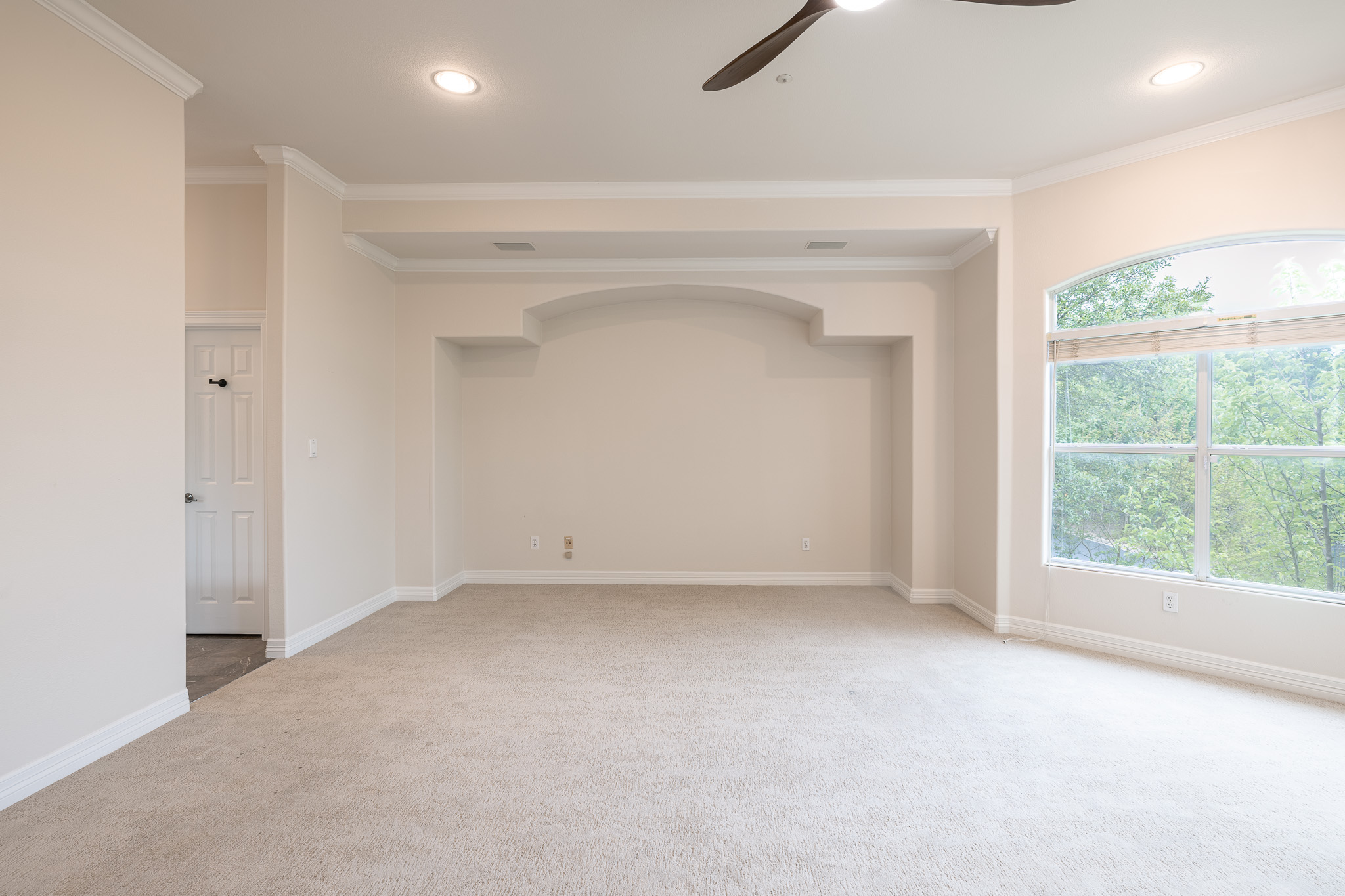 2906 Mill Reef Cove Austin, TX 78746 - Photo 24 of 38 an empty room with a window