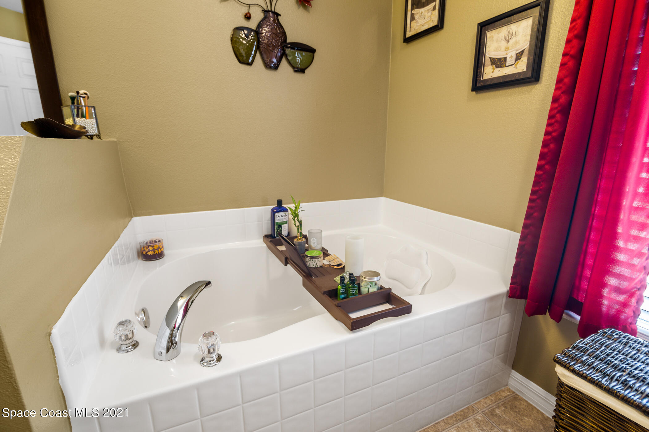 6336 Hudson Road Cocoa, FL 32927 - Photo 15 of 24 a bathroom with a bathtub