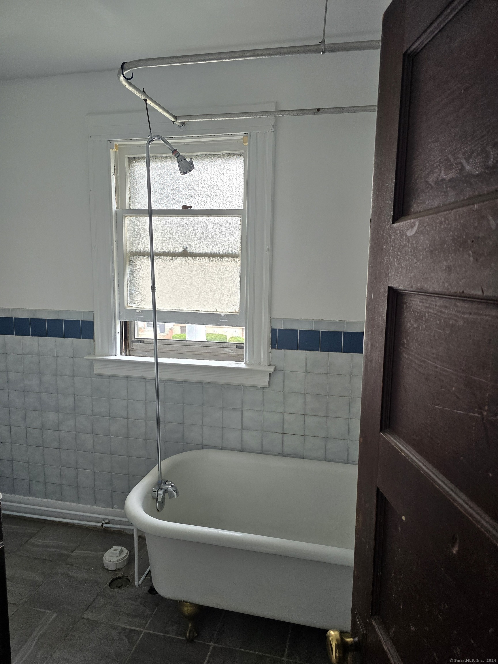 174 South Whitney Street Hartford, CT 06105 - Photo 5 of 10 a bathroom with a bathtub