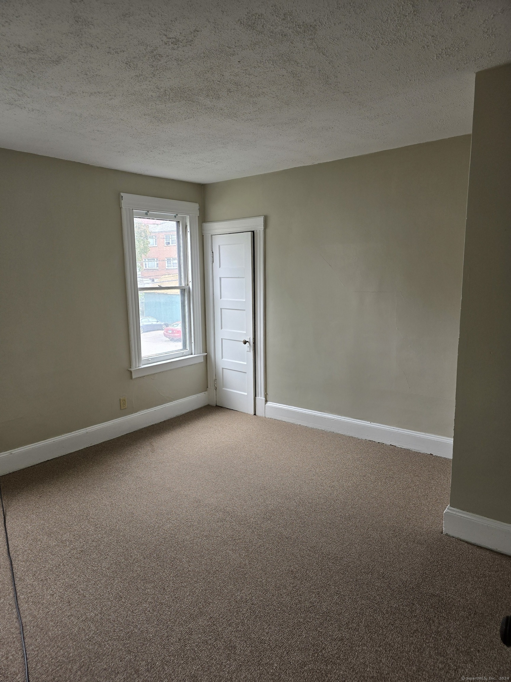 174 South Whitney Street Hartford, CT 06105 - Photo 8 of 10 an empty room with windows