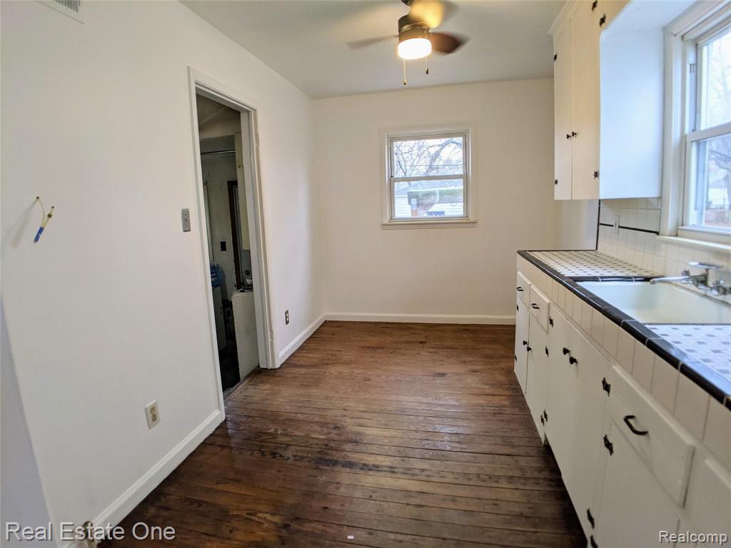 24501 Union Street Dearborn, MI 48124 - Photo 8 of 20