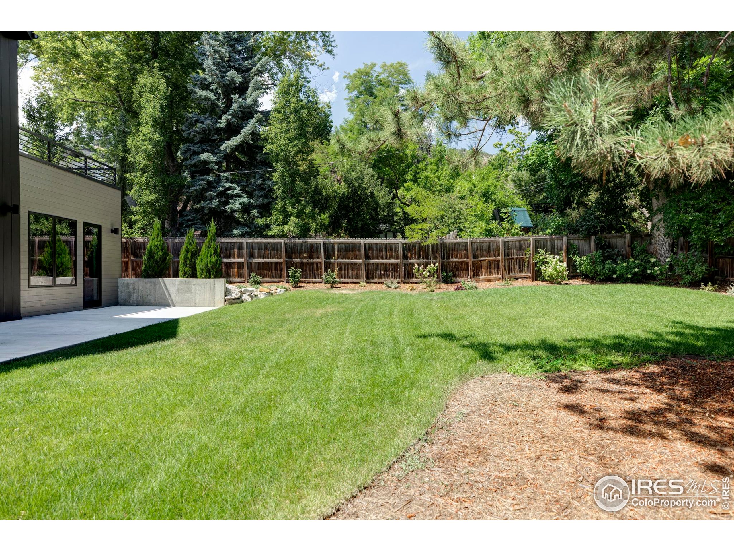 503 Hawthorn Avenue Boulder, CO 80304 - Photo 26 of 27 a view of a backyard