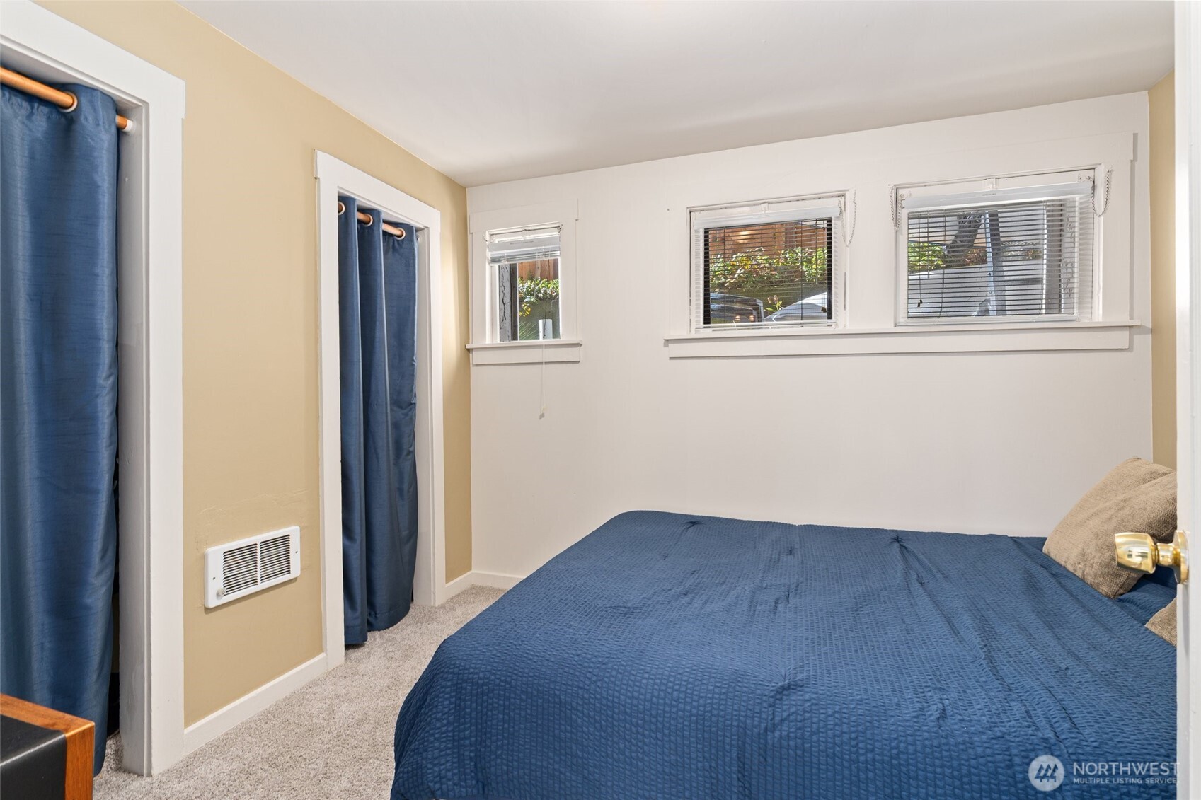 561 Lee Street Seattle, WA 98109 - Photo 36 of 40 a view of a livingroom with wooden floor and windows