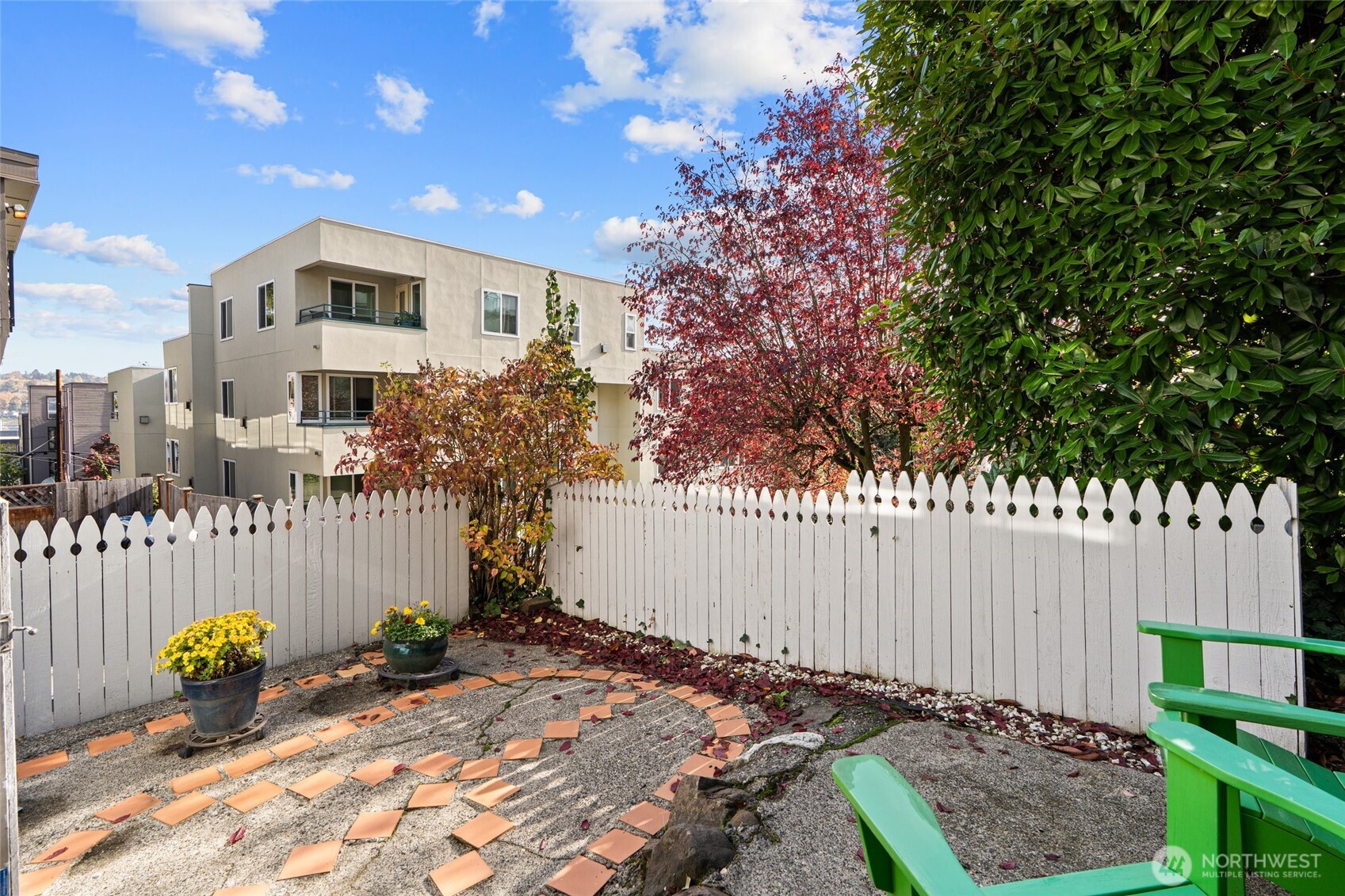 561 Lee Street Seattle, WA 98109 - Photo 40 of 40 a front view of a house with a garden