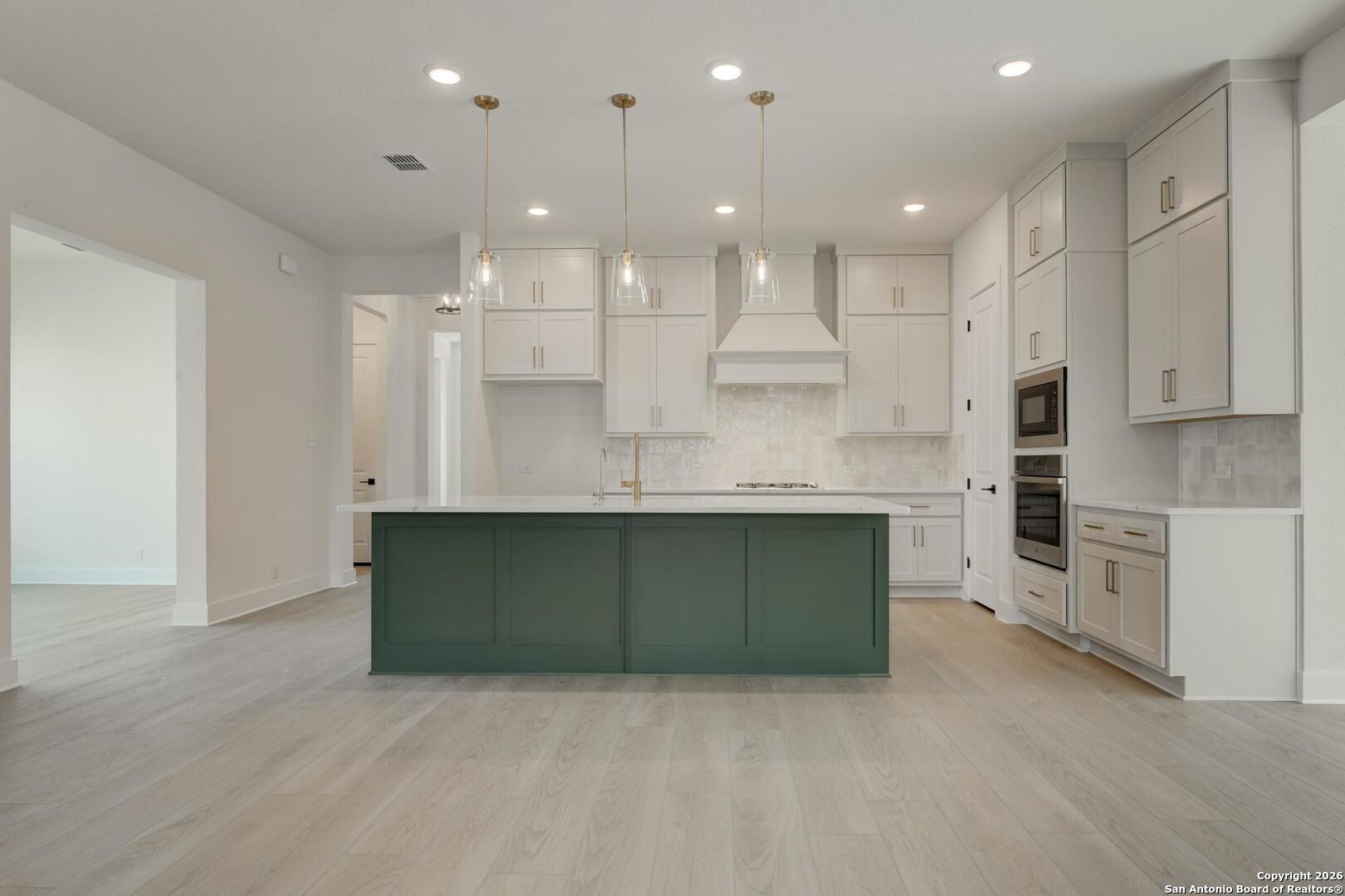 151 Annette Drive Castroville, TX 78009 - Photo 6 of 31