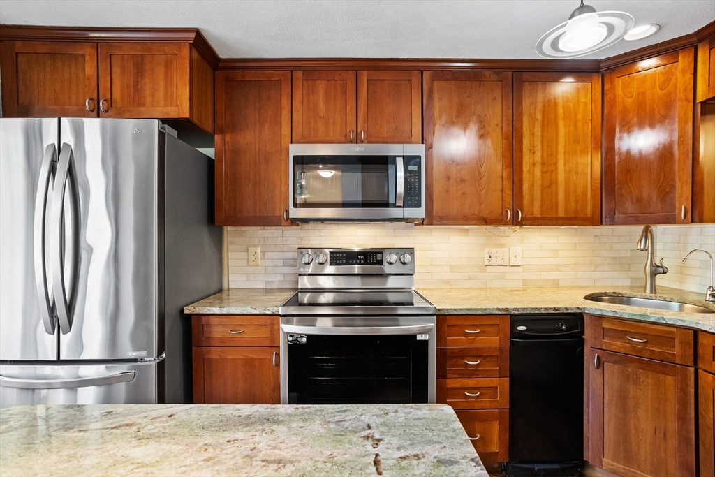15 Deer Path, Unit 3 Maynard, MA 01754 - Photo 8 of 38 Gallery Image 8