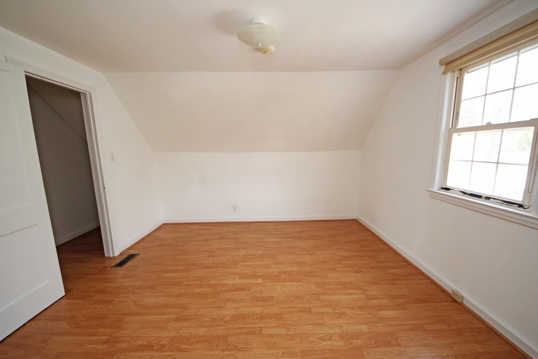 68 Maple Street Darien, CT 06820 - Photo 16 of 25 an empty room with window