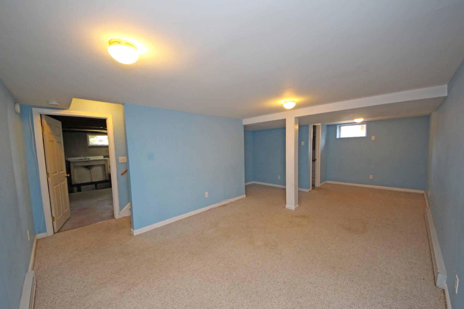 68 Maple Street Darien, CT 06820 - Photo 21 of 25 a view of empty room