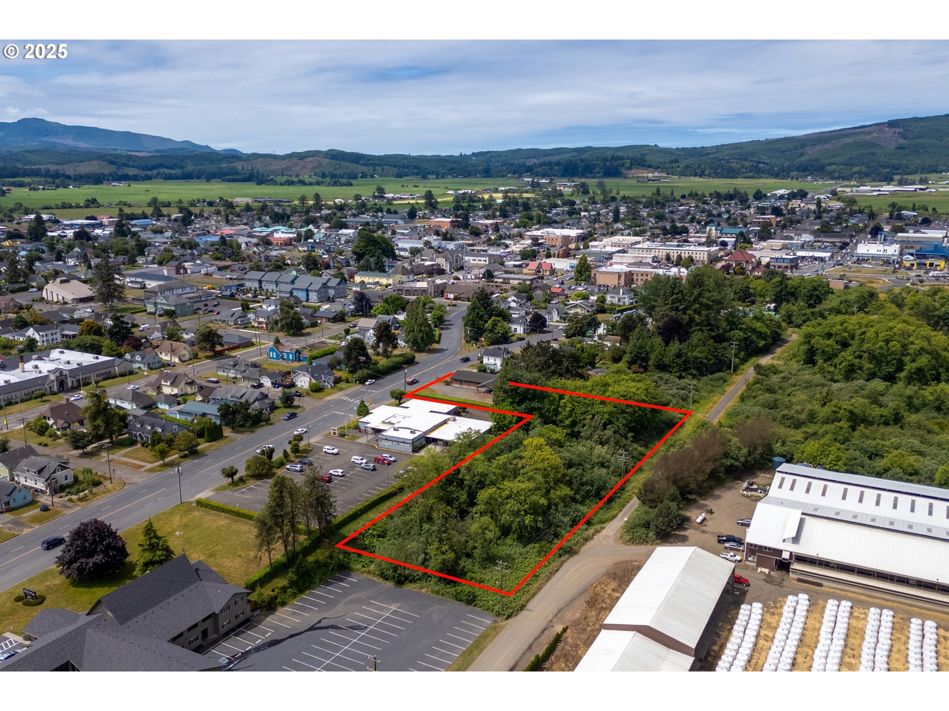 2506 1st Street Tillamook, OR 97141 - Photo 3 of 8