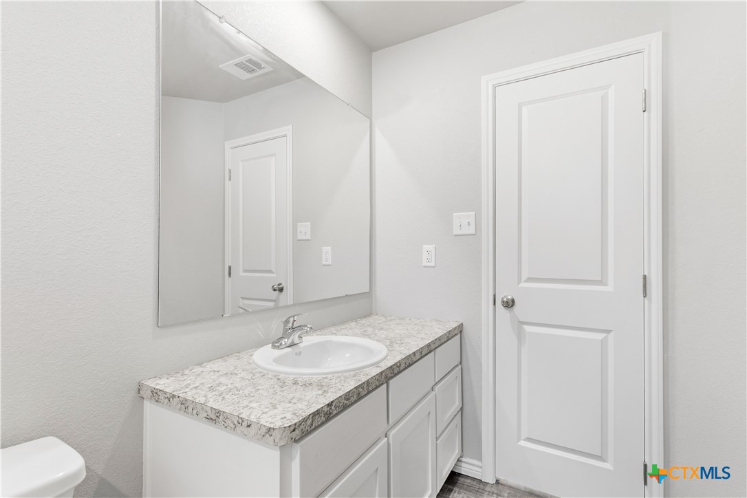 216 West Ruby Road Harker Heights, TX 76548 - Photo 29 of 33 Guest Bathroom