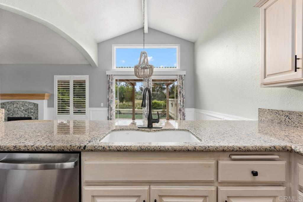 9046 Circle R Oaks Lane Escondido, CA 92026 - Photo 16 of 45