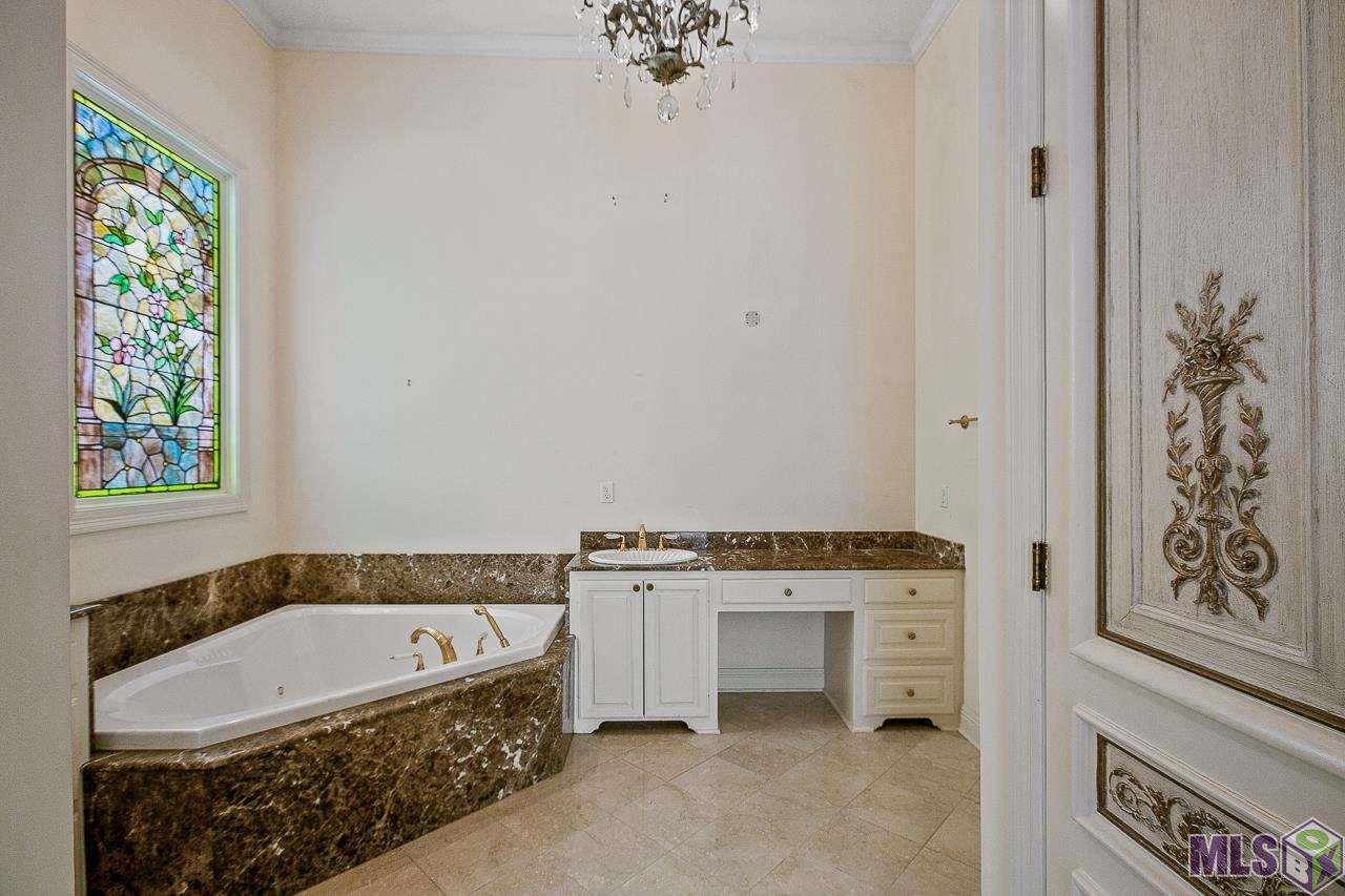 17948 Pecan Shadows Drive Baton Rouge, LA 70810 - Photo 12 of 22