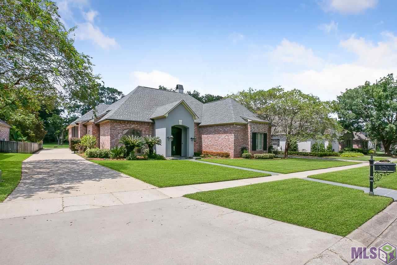 17948 Pecan Shadows Drive Baton Rouge, LA 70810 - Photo 2 of 22
