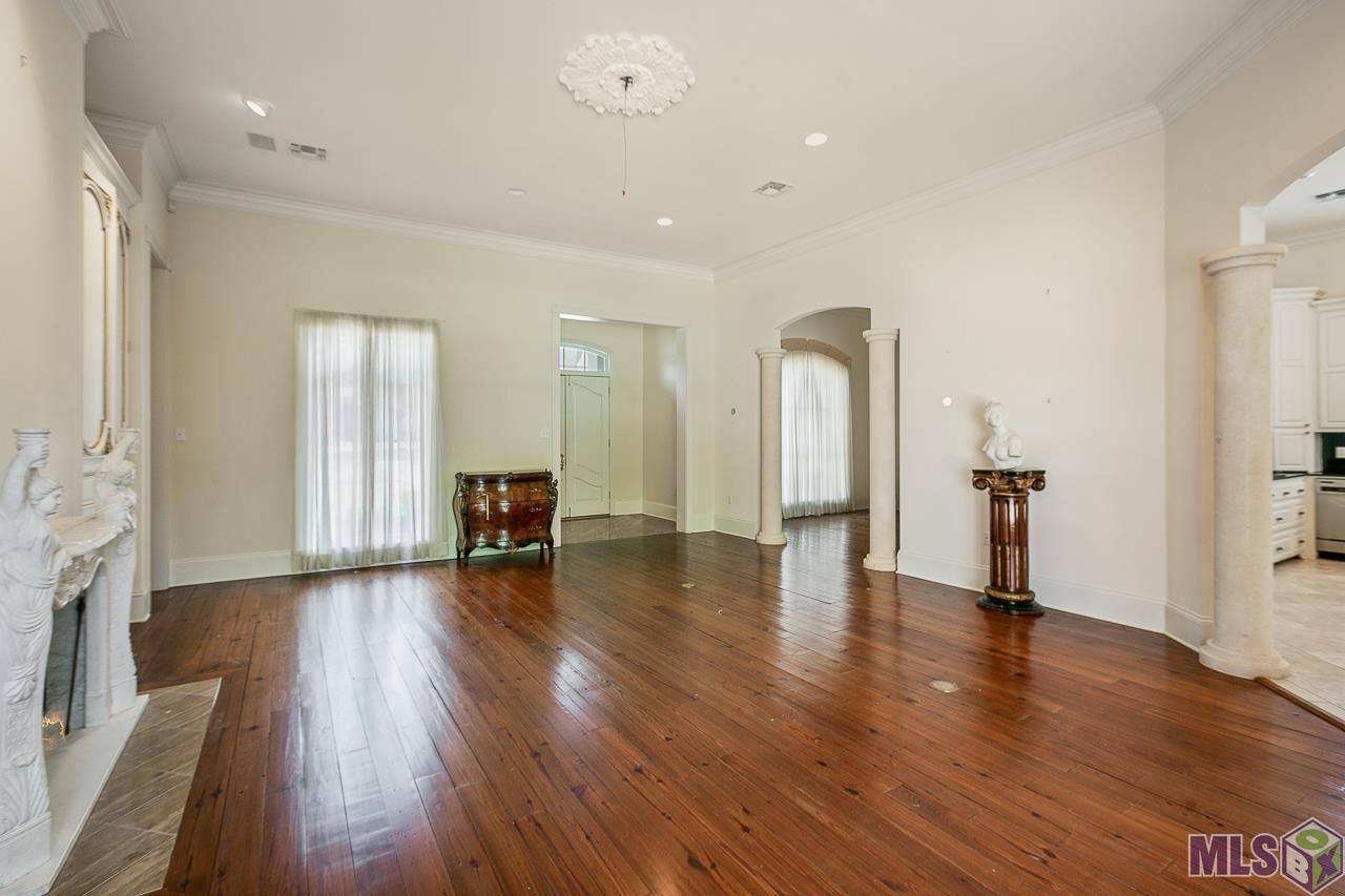 17948 Pecan Shadows Drive Baton Rouge, LA 70810 - Photo 5 of 22