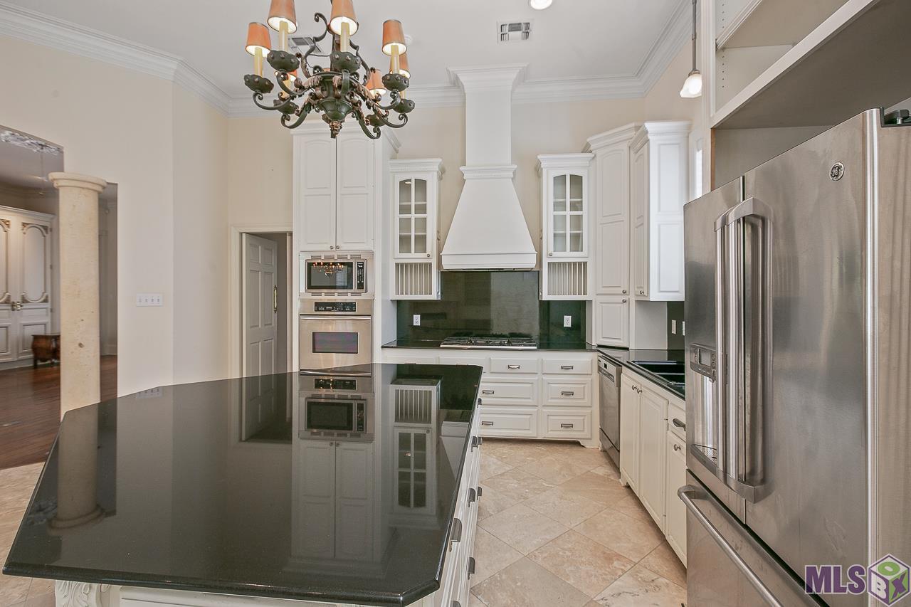 17948 Pecan Shadows Drive Baton Rouge, LA 70810 - Photo 6 of 22