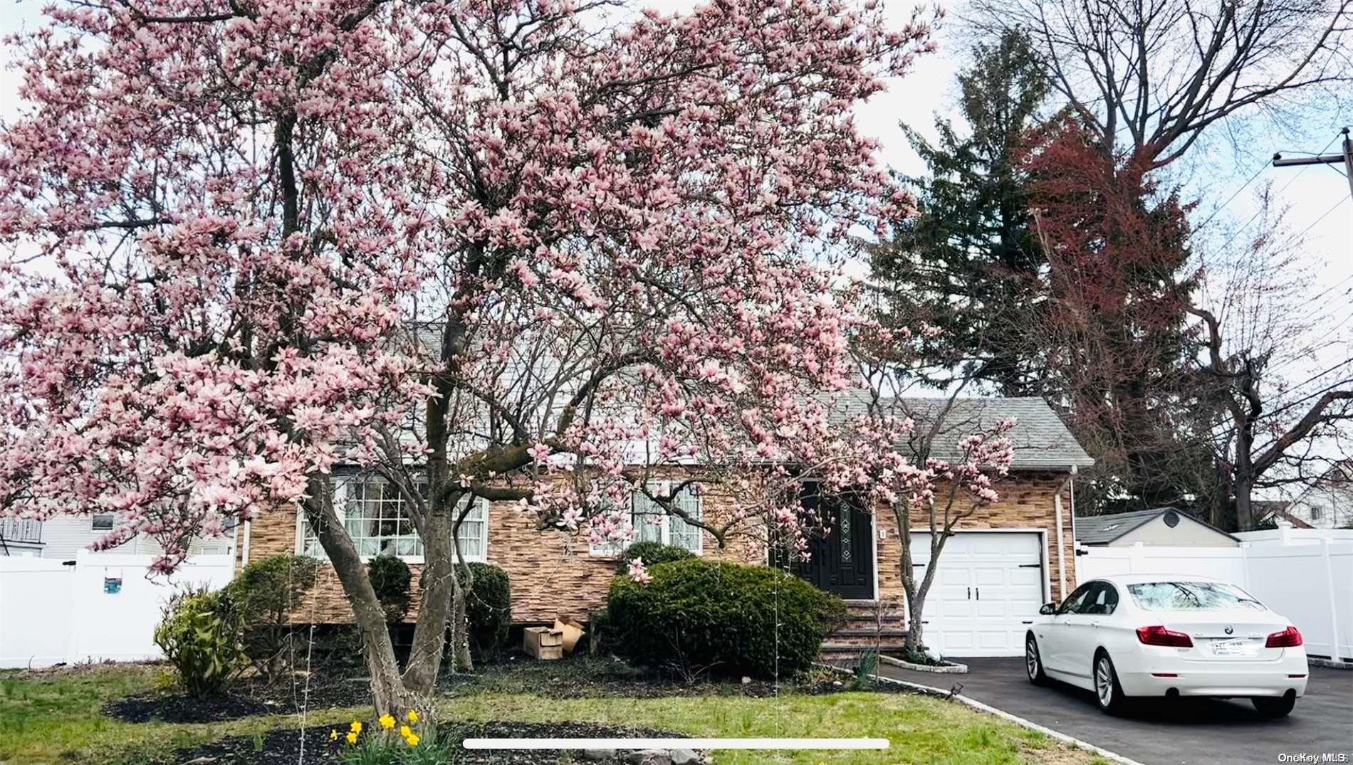52 Miller Place Syosset, NY 11791 - Photo 1 of 1
