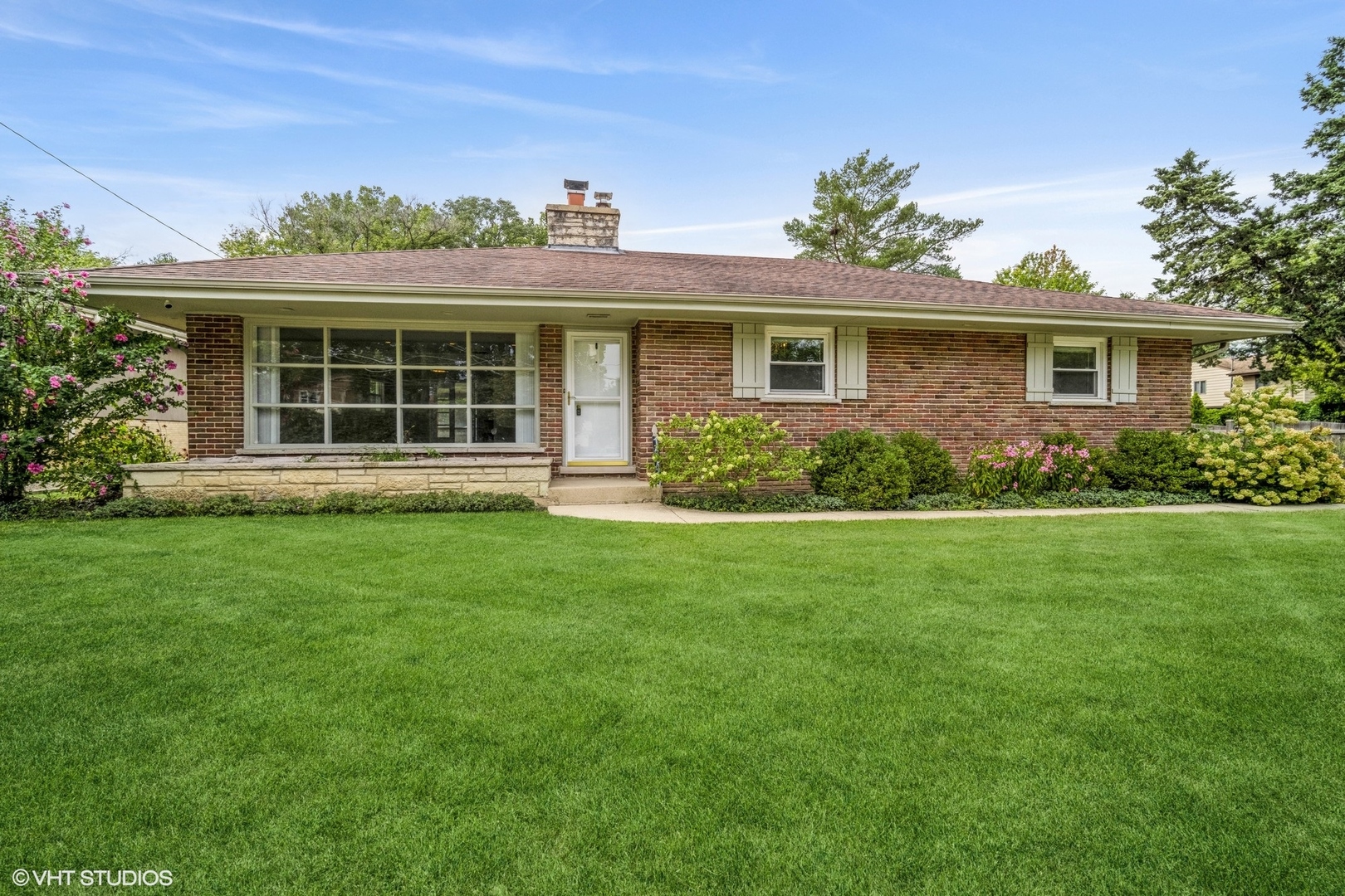 1644 Pfingsten Road Northbrook, IL 60062 - Photo 1 of 17 front view of a house with a garden