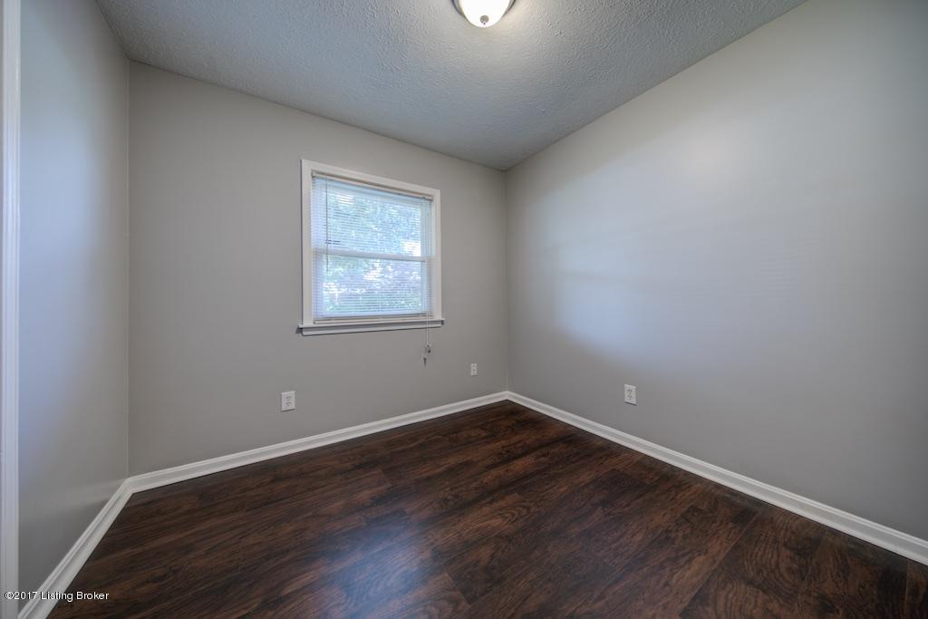 11005 Torrington Road Louisville, KY 40272 - Photo 7 of 18 11005 Torrington Rd 7