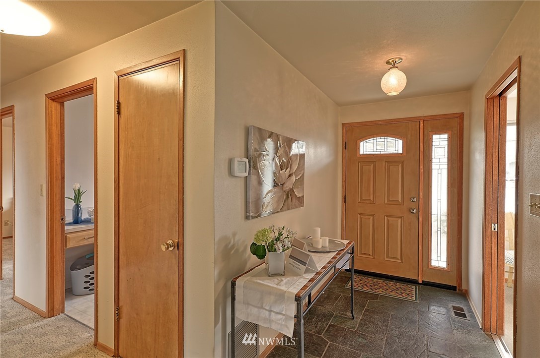 5508 Sunset Lane Everett, WA 98203 - Photo 4 of 32