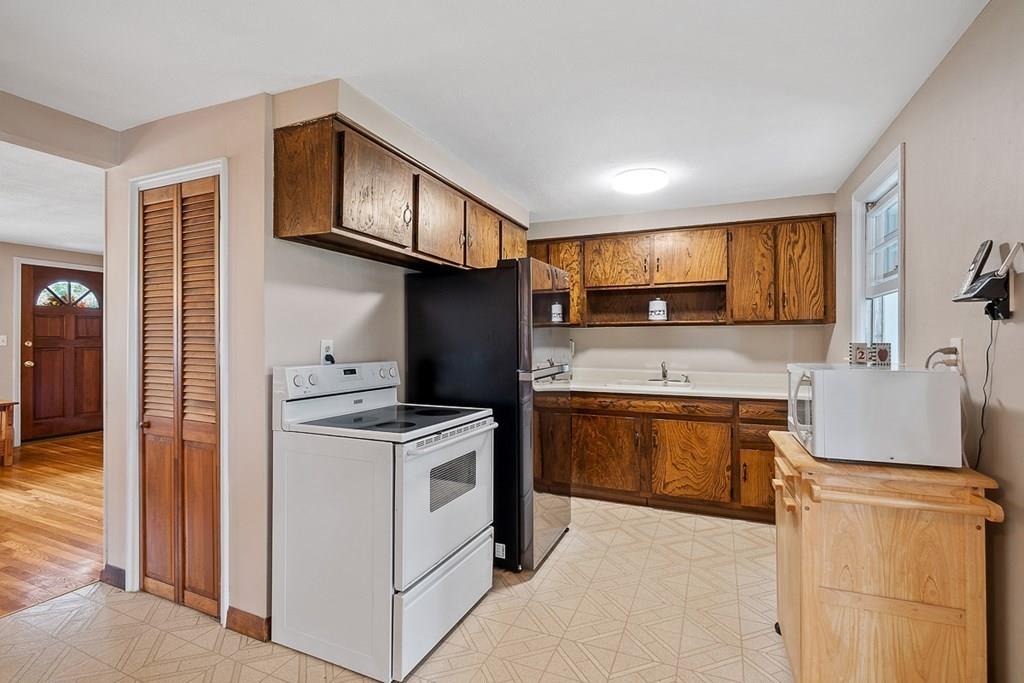 46 Samoset Road Peabody, MA 01960 - Photo 4 of 38 Gallery Image 4