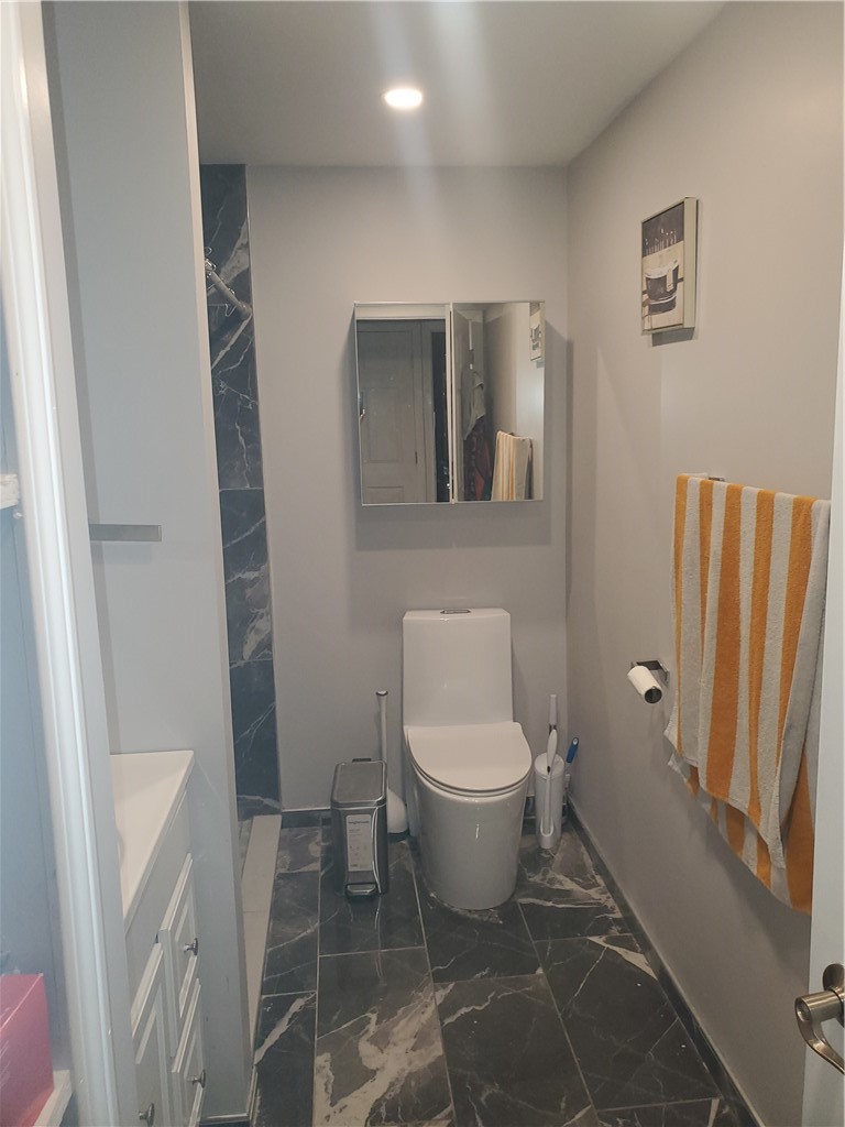 38 Rowe Avenue Warwick, RI 02889 - Photo 20 of 25 Basement bath