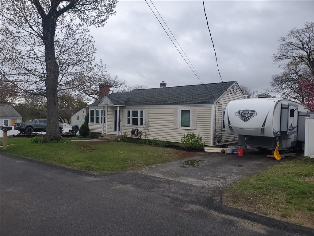 38 Rowe Avenue Warwick, RI 02889 - Photo 2 of 25 Upper driveway
