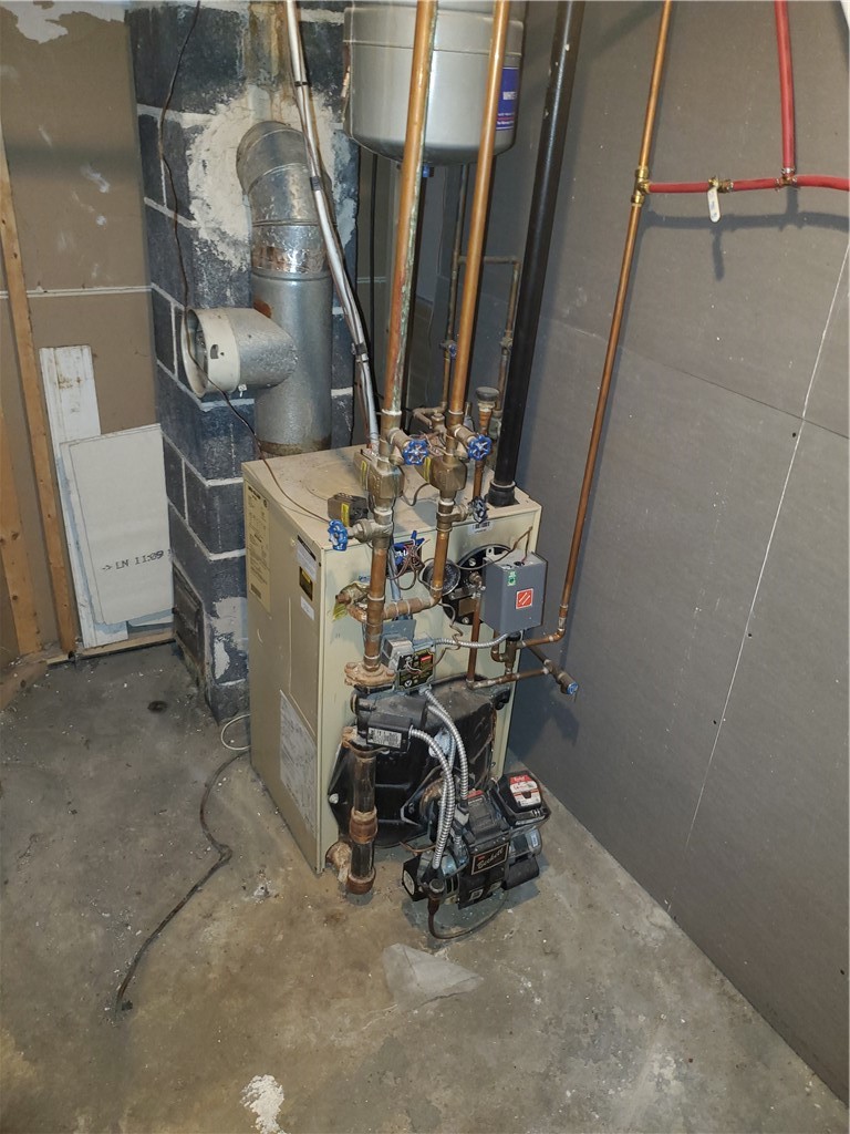 38 Rowe Avenue Warwick, RI 02889 - Photo 24 of 25 Force hot water heat