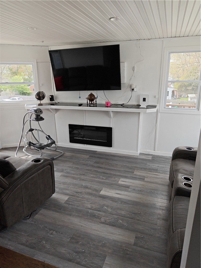 38 Rowe Avenue Warwick, RI 02889 - Photo 9 of 25