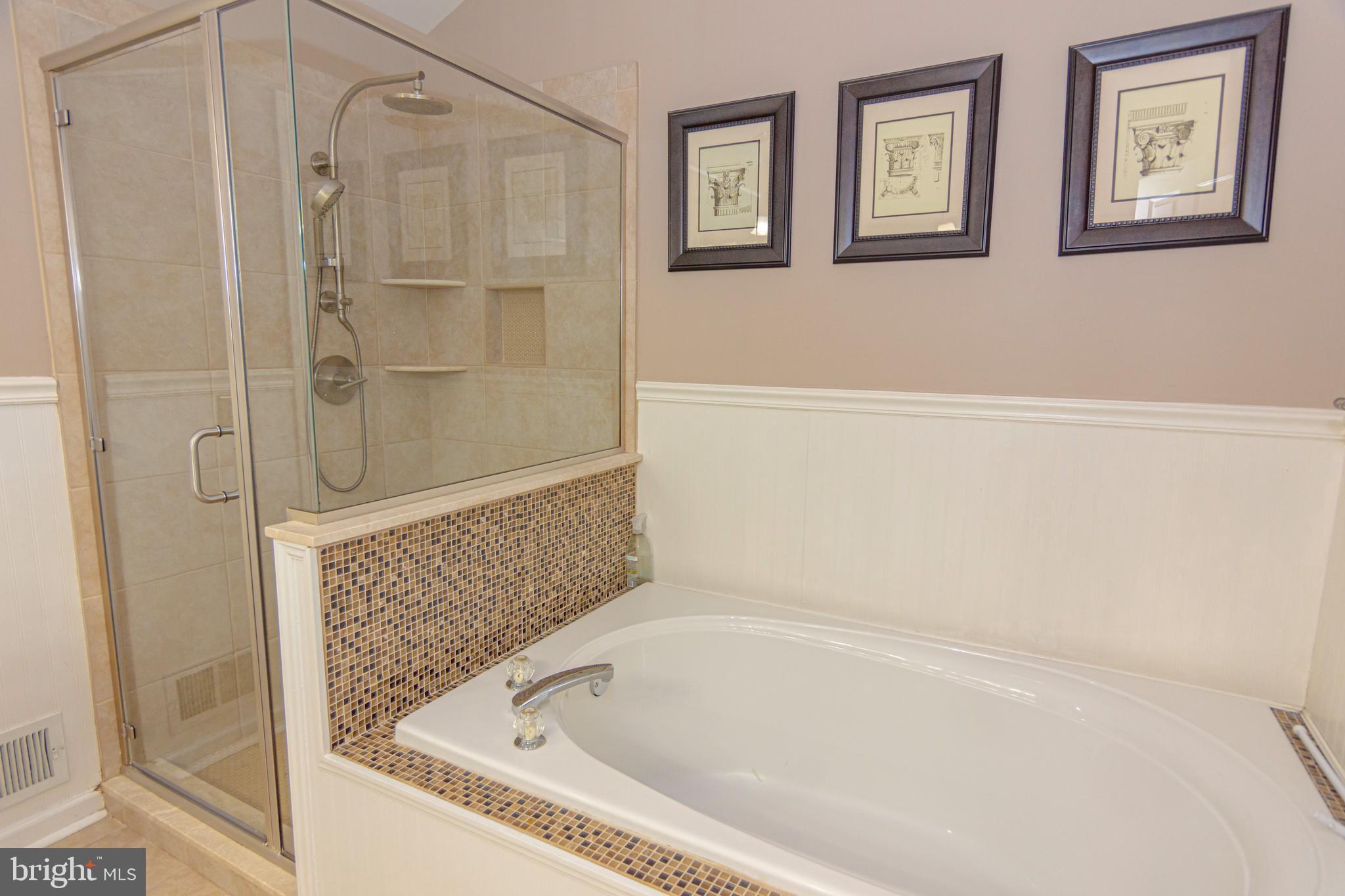 6 Howe Court Pennington, NJ 08534 - Photo 18 of 35 a bathroom with a tub