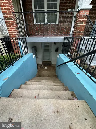 $1,450 | 204 16th Street Southeast, Unit B, Washington, DC 20003